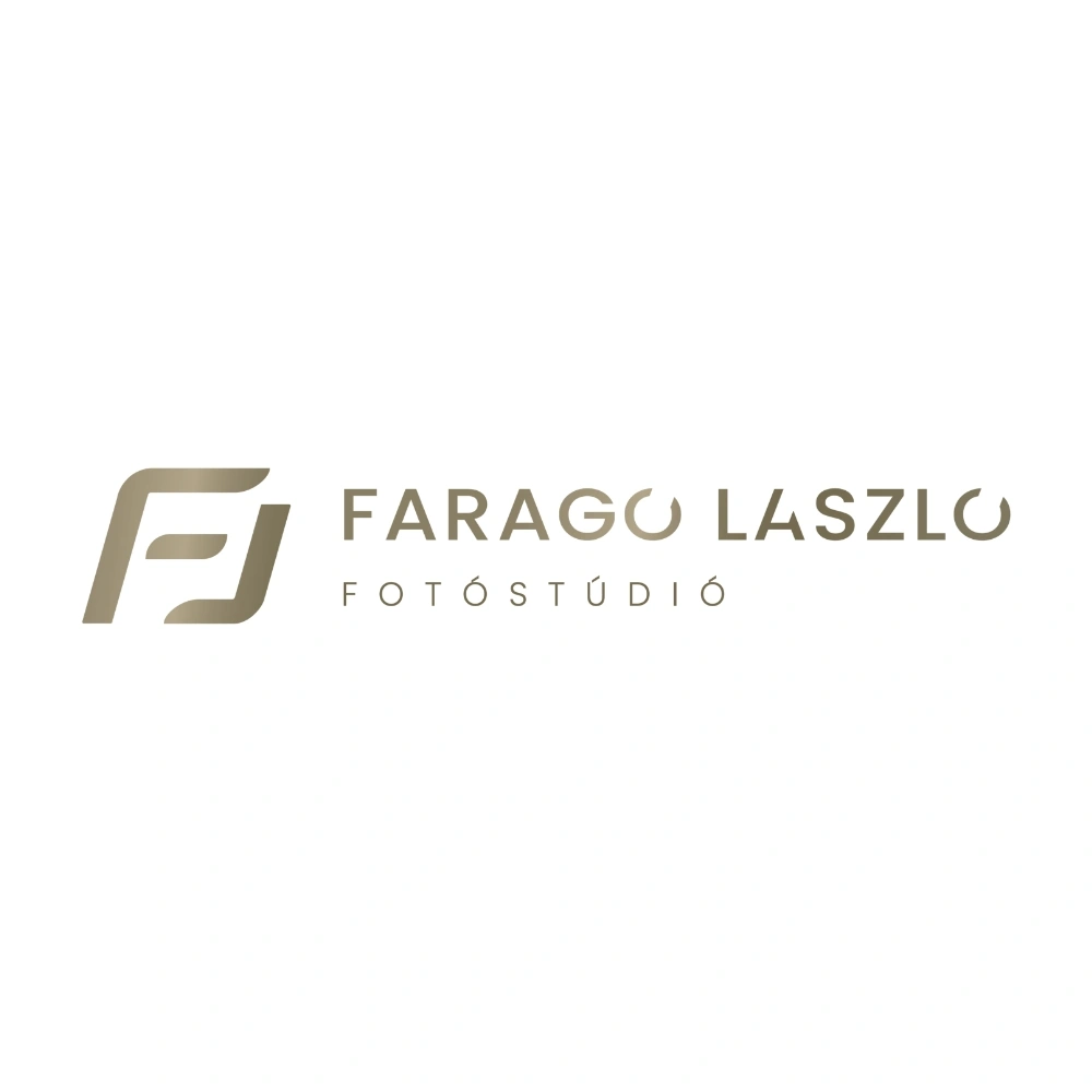 Faragó László Fotóstúdió elegáns, arany színű monogramos logója.